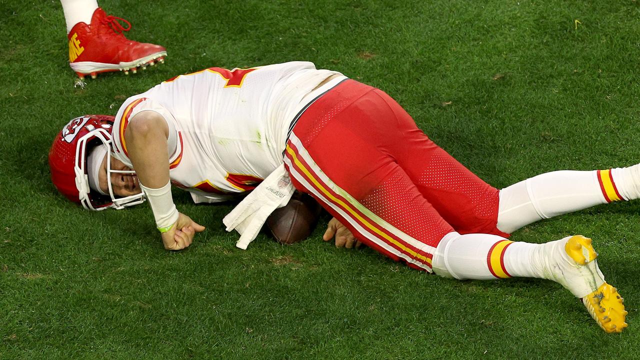 GLENDALE, ARIZONA - FEBRUARY 12: Patrick Mahomes #15 of the Kansas City Chiefs lays on the field with an apparent injury during the second quarter against the Philadelphia Eagles in Super Bowl LVII at State Farm Stadium on February 12, 2023 in Glendale, Arizona. (Photo by Rob Carr/Getty Images)