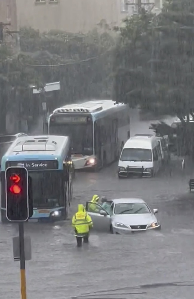 The intersection of Belgrave St and Raglan St in Manly on Tuesday afternoon. Picture: Twitter (annncarter)