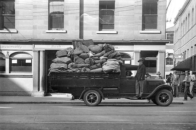 The building next to the GPO in Elizabeth Street with the post office laneway on the right.