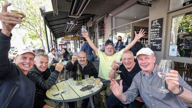 Friends celebrate the end of lockdown 6.0 in Lygon Street. Carlton, in Melbourne. Picture : NCA NewsWire / Ian Currie