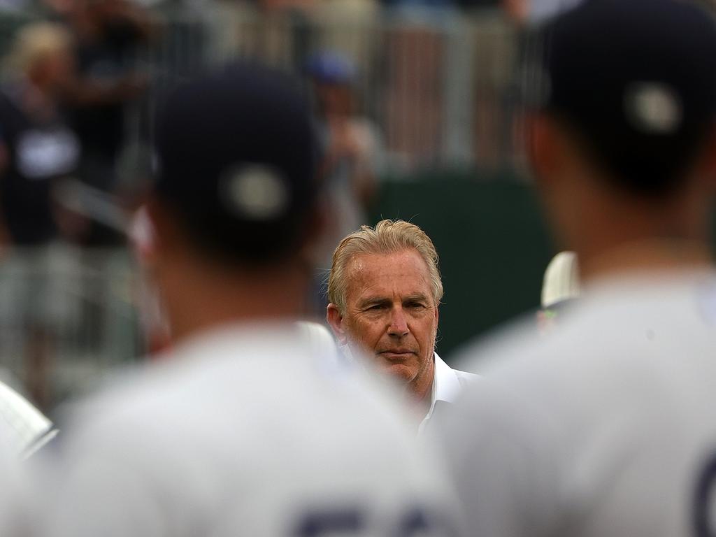 Kevin Costner leads epic entrance onto field at MLB's Field of