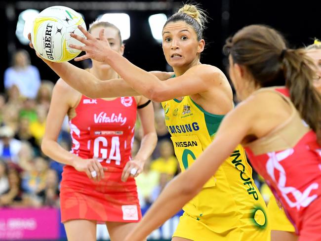 Kim Ravallion (Centre) of Australia during the Netball Quad Series game between the Australian Diamonds and the England Roses played at the Brisbane Entertainment Centre in Brisbane, Saturday, August 26, 2017. (AAP Image/Darren England) NO ARCHIVING, EDITORIAL USE ONLY.