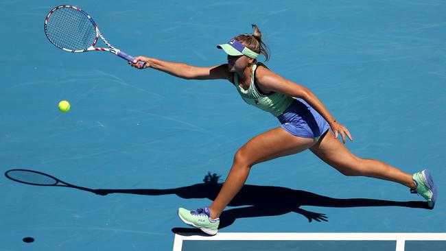 Sofia Kenin on the stretch against Ash Barty. Picture: Getty Images