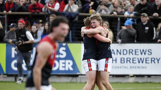 Mt Eliza players celebrate the win as the siren sounds. Picture: Andrew Batsch