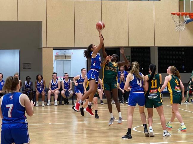 Former Lightning star April Rummery-Lamb goes after points in the paint for Central Districts at NBL1 level. The 19-year-old is now in the United States preparing to play for Newberry College at NCAA Division II level.