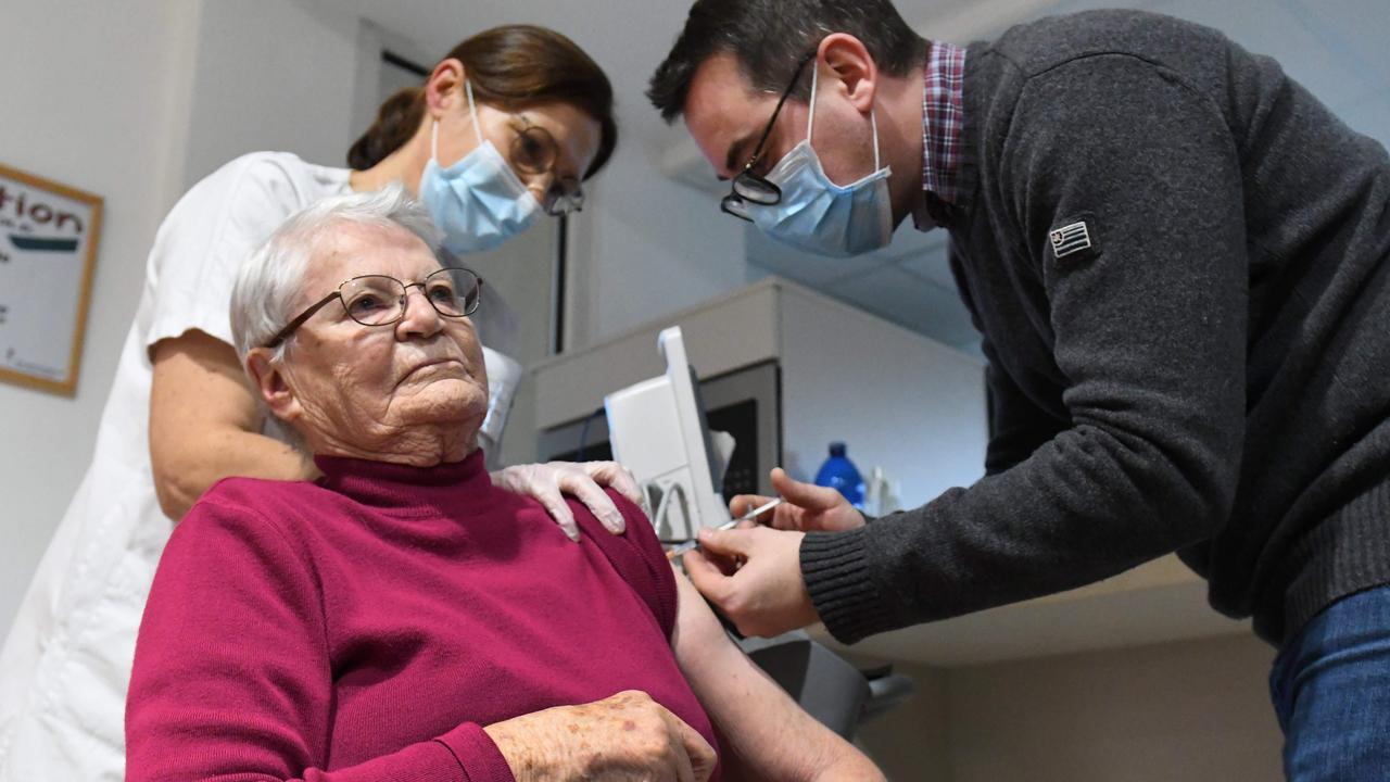 A French doctor administers a dose of the Pfizer vaccine on January 4, 2021. Picture: Fred Tanneau/AFP