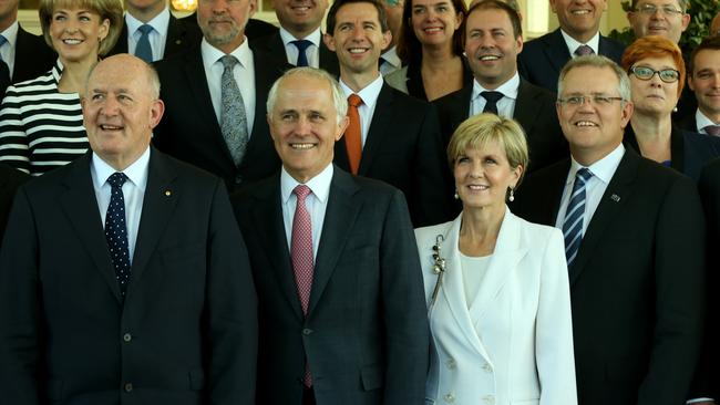 Governor General Sir Peter Cosgrove, PM Malcolm Turnbull, Julie Bishop and Scott Morrison join the new Turnbull Ministry for a group photo after being sworn in.