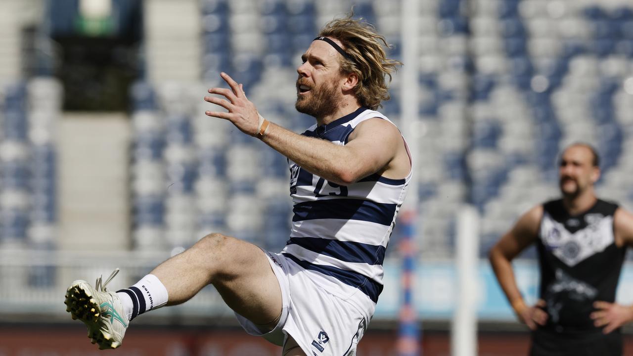 Cameron Guthrie kicks a goal. Picture: Michael Klein