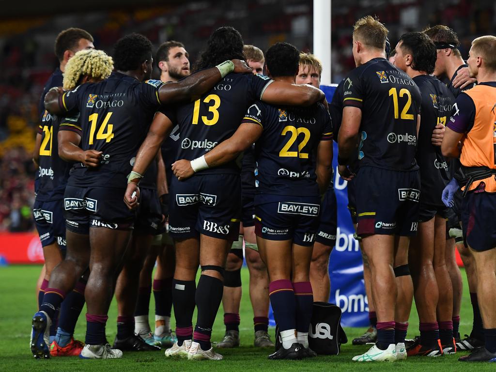 The Highlanders huddle after their big defeat. Picture: Getty Images