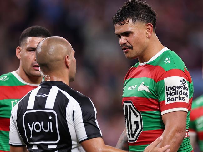 SYDNEY, AUSTRALIA - MARCH 22: Referee Ashley Klein talks to Latrell Mitchell of the Rabbitohs during the round three NRL match between Sydney Roosters and South Sydney Rabbitohs at Allianz Stadium, on March 22, 2024, in Sydney, Australia. (Photo by Cameron Spencer/Getty Images)