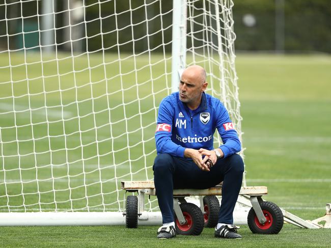 MELBOURNE, AUSTRALIA - NOVEMBER 28: Melbourne Victory coach Kevin Muscat looks on during a Melbourne Victory A-League training session at Gosch's Paddock on November 28, 2018 in Melbourne, Australia. (Photo by Robert Cianflone/Getty Images)