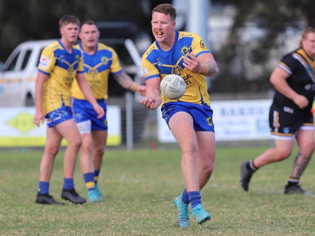 Gorillas five-eighth Jake Brisbane looks for options. Picture: Steve Montgomery/Ourfootyteam