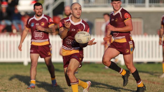 Sharks winger Eze Harper passes to a teammate. Picture: Steve Montgomery/Ourfootyteam