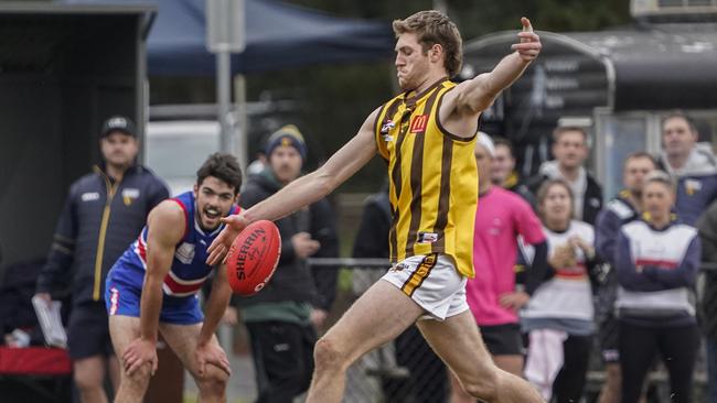 EFL: Rowville’s Lachlan Wynd lines up for goal. Picture: Valeriu Campan