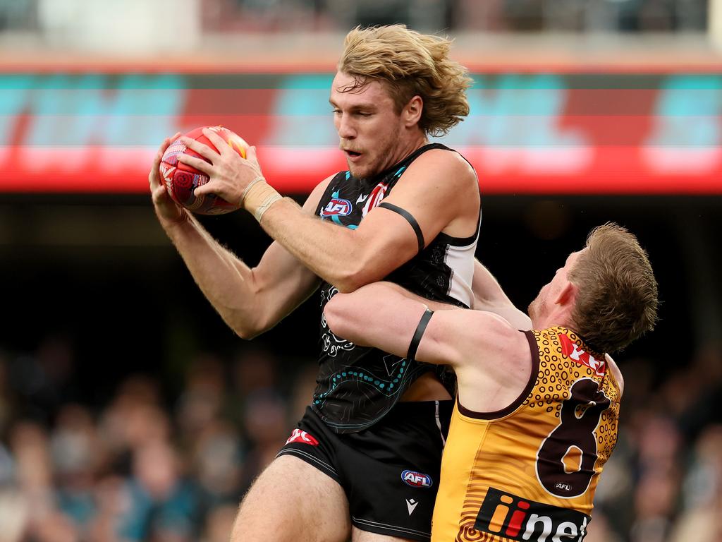 ADELAIDE, AUSTRALIA - MAY 19: Jason Horne-Francis of the Power marks over Sam Frost of the Hawks during the 2024 AFL Round 10 match between Yartapuulti (Port Adelaide Power) and the Hawthorn Hawks at Adelaide Oval on May 19, 2024 in Adelaide, Australia. (Photo by James Elsby/AFL Photos via Getty Images)