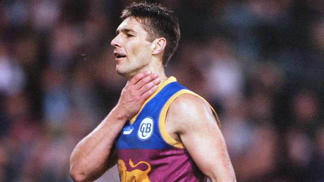 Alastair Lynch’s “choking” gesture against the Bulldogs in 1999.