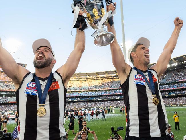 MELBOURNE , AUSTRALIA. September 30, 2023. AFL Grand Final between Collingwood and the Brisbane Lions at the MCG. After the siren, Collingwood wins. Steele Sidebottom and Scott Pendlebury. Picture by Jason Edwards