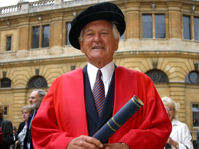 Rhodes Scholas former Australian Prime Minister Robert Hawke with his honorary degree, awarded by Oxford University, in front of the Sheldonian Theatre, Oxford, England in 2003.