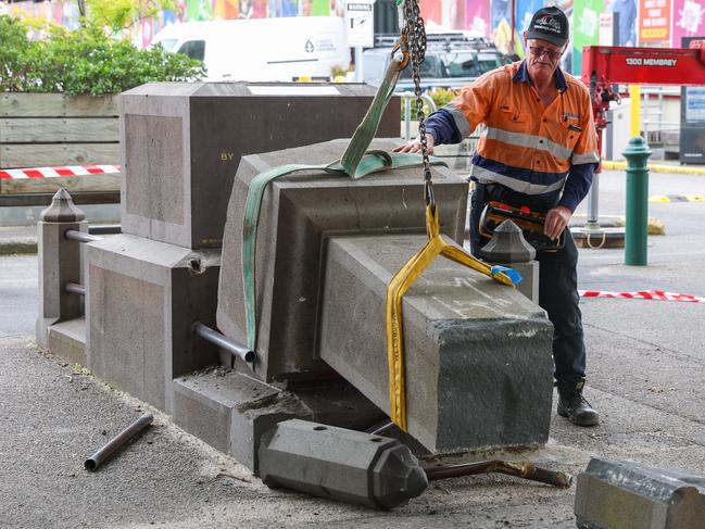 MELBOURNE, AUSTRALIA - JANUARY 25 2025The John Batman memorial statue is removed from the Queen Victoria Market after being pulled down.Picture: Brendan Beckett