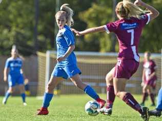 MOVING FORWARD: Julia Martin for South West Queensland Thunder in action against Logan Lightning. Picture: Kevin Farmer