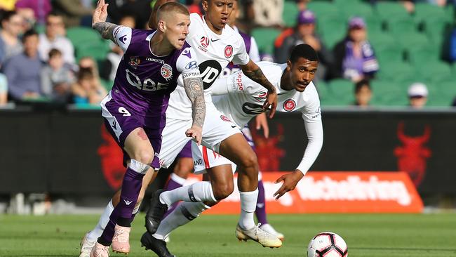 Perth Glory striker Andy Keogh looks to cross the ball against Western Sydney Wanderers at nib Stadium. Picture: Getty Images