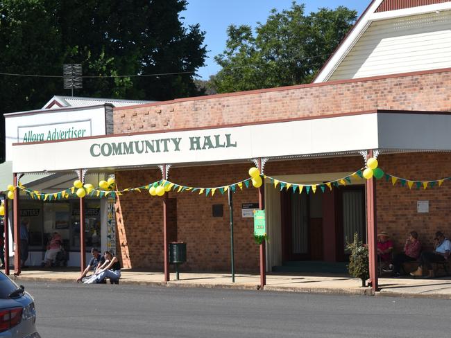 Several residents turned out extra early to get a glimpse of a local legend (Photo: NRM)