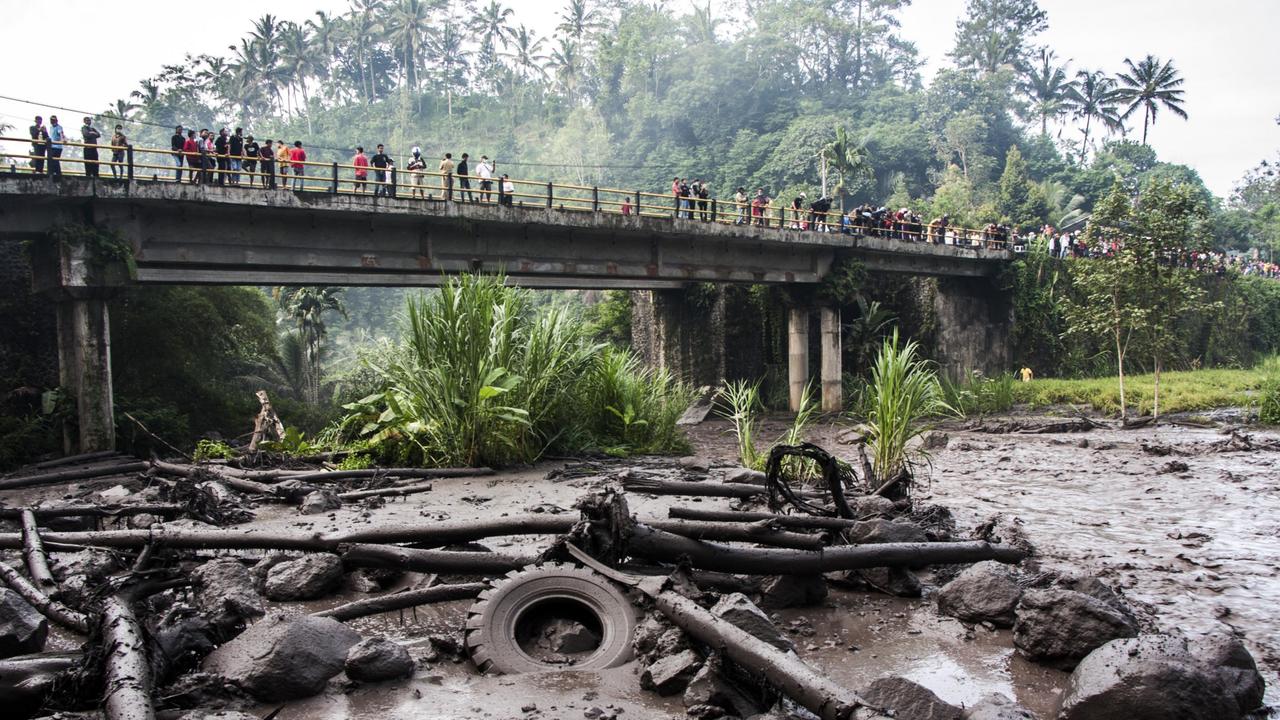 People watch the flow of cold lava during an eruption of Mount Agung on the river Yeh Sah in Bali, Indonesia. Picture: Solo Imaji / Barcroft Media via Getty Images