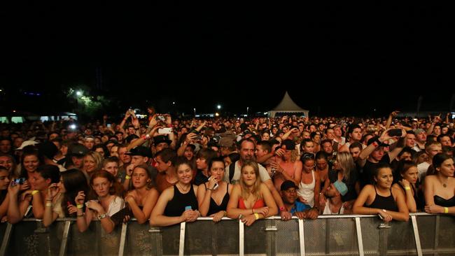 600 Sounds concert was held at the Southport Broadwater Parklands. Crowds watching headlining act Hilltop Hood on stage. Picture: Scott Fletcher