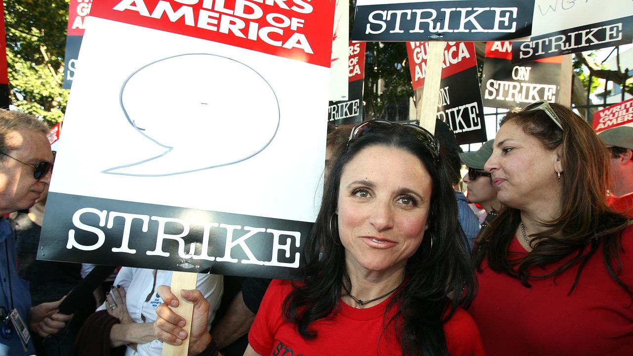 Julia Louis-Dreyfus on the picket line during the 2007 writers strike. Picture: Robyn Beck/AFP