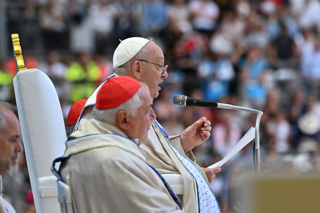 Pope leads stadium mass in France after urging welcome for migrants ...