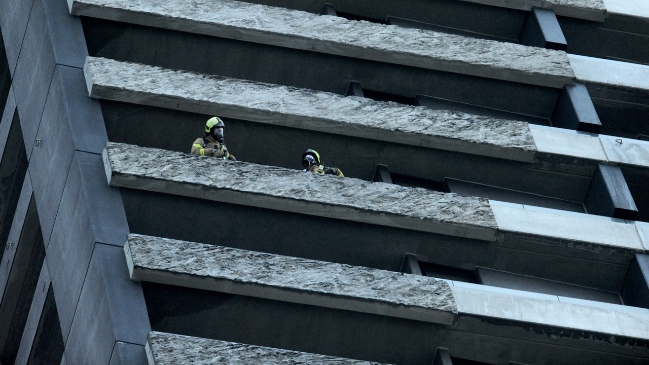 Victoria to hunt down dodgy builders over state's cladding crisis