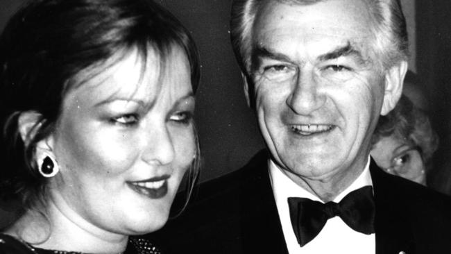 Prime Minister Bob Hawke with daughter Rosslyn Dillon in 1985.