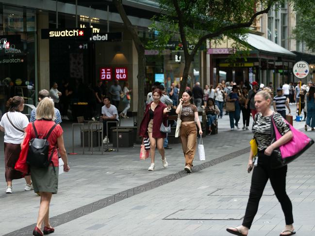 SYDNEY, AUSTRALIA - NewsWire Photos January 31st 2023:Retail shoppers in SydneyÃs CBD.Picture: NCA NewsWire / Brendan Read