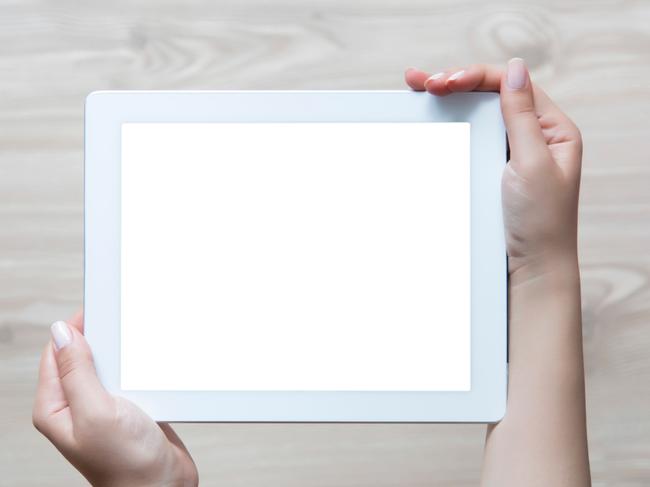 ISTOCK IMAGE FOR QWEEKEND TECHNOLOGY REVIEWfemale hands hold digital tablet computer