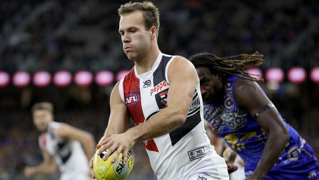 Bailey Rice of the Saints prepares to kick the ball during the Round 11 AFL match against the West Coast Eagles at Optus Stadium in Perth, in 2018. (AAP Image/Richard Wainwright)