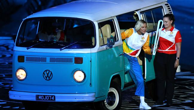 Susie O'Neill delivers The Queen's Baton into the stadium. Photo: Getty Images