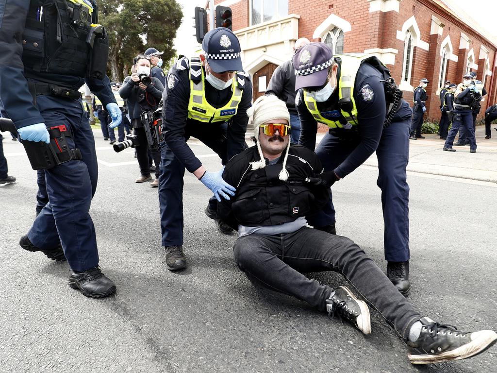 Melbourne: Anti-lockdown Protesters, Police Clash | Daily Telegraph