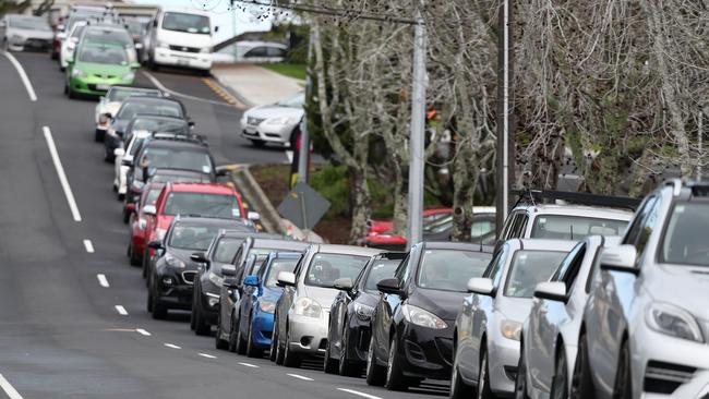 Massive queues formed outside supermarkets and COVID-19 testing facilities on Wednesday in Auckland as the new lockdown measures came into effect. Picture: Fiona Goodall/Getty Images.