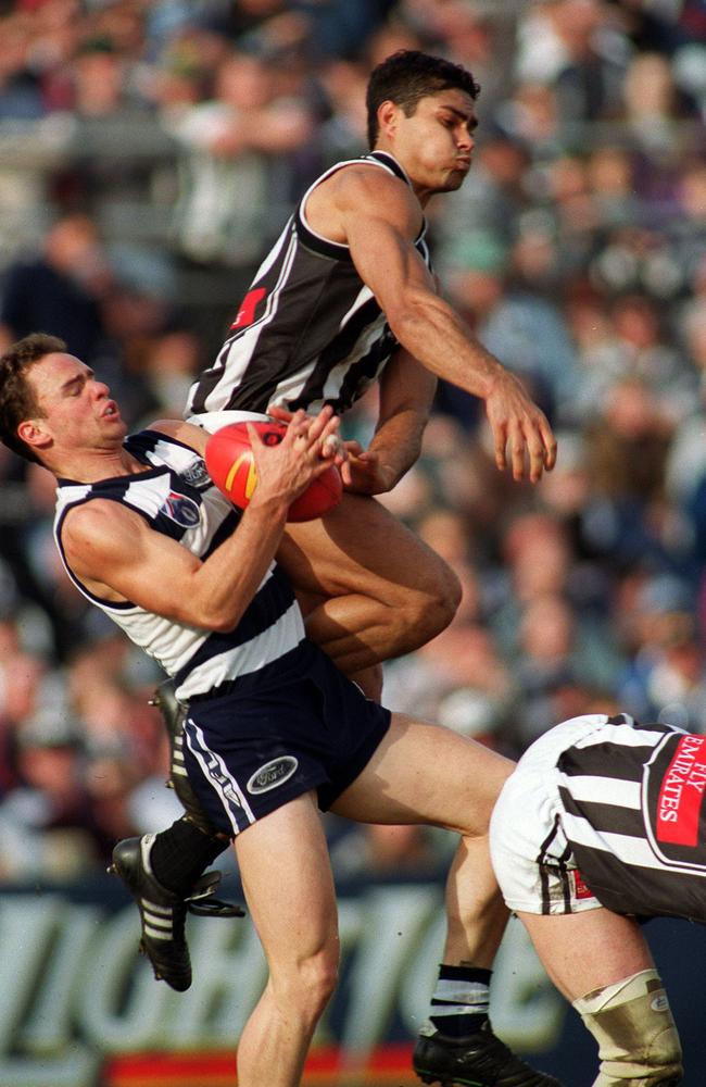 Jason Snell and Mal Michael competing last time Collingwood played in Geelong, in 1999.