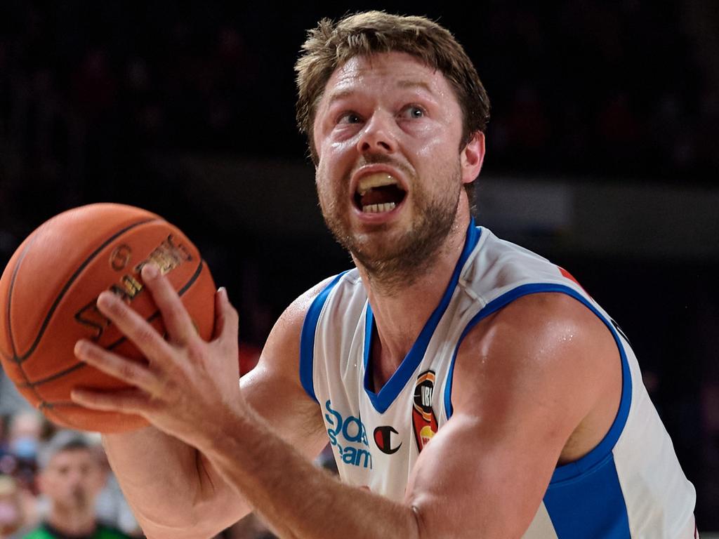 WOLLONGONG, AUSTRALIA - JANUARY 16: Matthew Dellavedova of Melbourne controls the ball during the round seven NBL match between Illawarra Hawks and Melbourne United at WIN Entertainment Centre on January 16, 2022, in Wollongong, Australia. (Photo by Brett Hemmings/Getty Images)