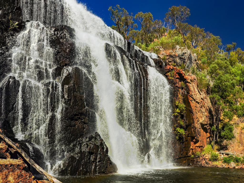 <span>18/50</span><h2>Mackenzie Falls, VIC</h2><p>Rising from plains that are home to thousands of kangaroos is the largest waterfall in the Grampians National Park. <a href="https://www.visitvictoria.com/Regions/Grampians/Things-to-do/Outdoor-activities/Walking-and-hiking/VV-MacKenzie-Falls-Trail.aspx" target="_blank">Mackenzie Falls </a>sits 235km west of Melbourne and is a spectacular site for any visitor. It gives off a rainbow mist when water gushes from the falls to the gorge 30m below and is a natural wonder you should add to your itinerary.</p>