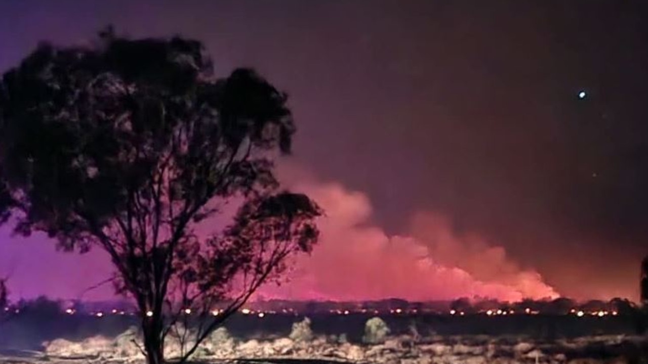 A fast-moving bushfire threatening Dirranbandi. Picture: Paige Farnham