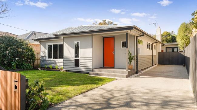 The sellers of 7 Melvin Street, Frankston, are seeking a $900,000-$990,000 sale.