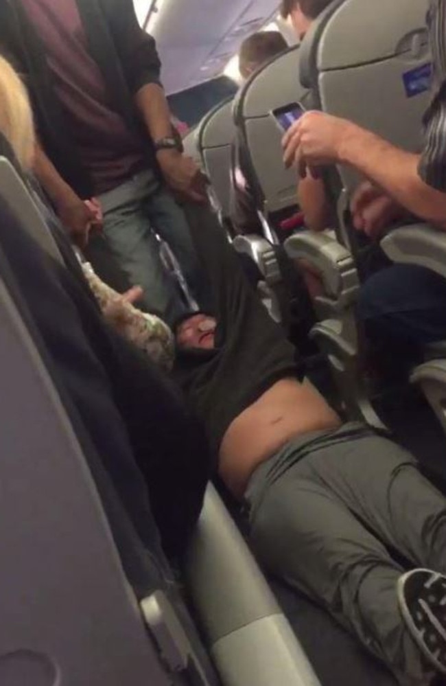 Doctor dragged off United flight in US because he refused to leave