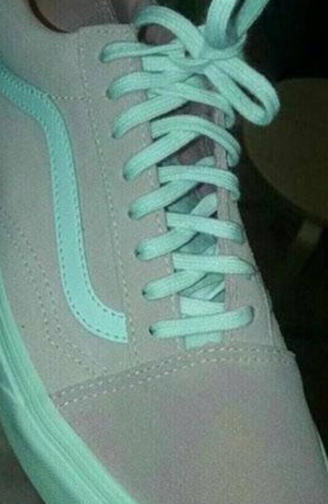 What colour are these sneakers? Optical illusion divides internet |  news.com.au — Australia's leading news site