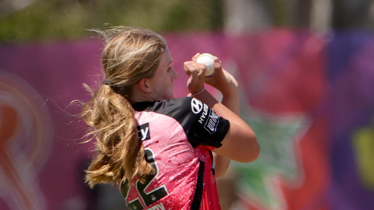 Young Gun Sara Kennedy Signs with Tasmanian Tigers