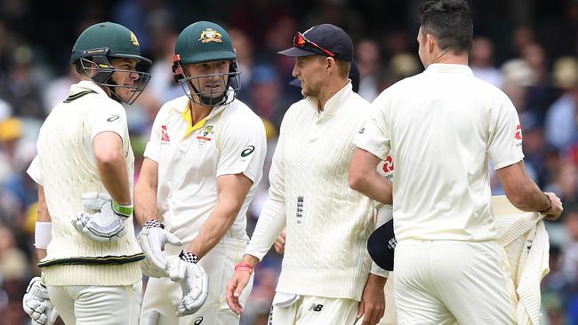 Tim Paine and Shaun Marsh chat to James Anderson.