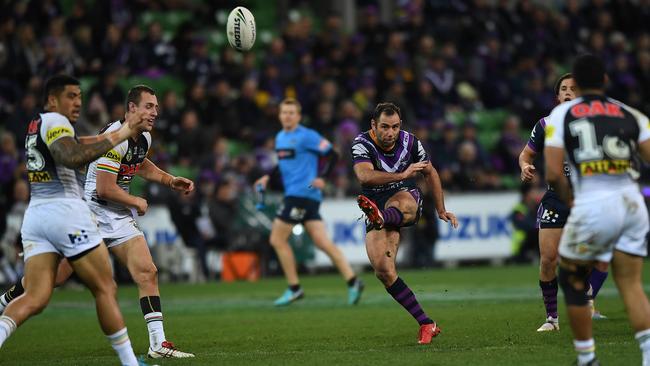 Cameron Smith’s field-goal attempt on half time hit the post. (AAP Image/Julian Smith)