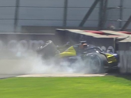 Williams' Alex Albon has crashed out at Turn 10.