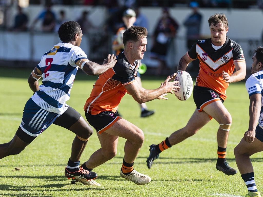 Cooper Howlett passes to Wade Austin to set up a Southern Suburbs.